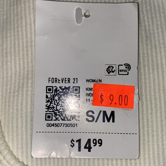 Selling top from forever 21 the size is S/M the color is cream white - Picture 4 of 4